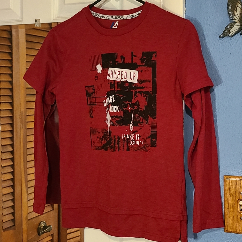 Amp Lify Red Graphic Long Sleeve Shirt size M